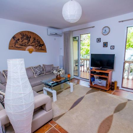 Apartments Beachfront Котор Экстерьер фото