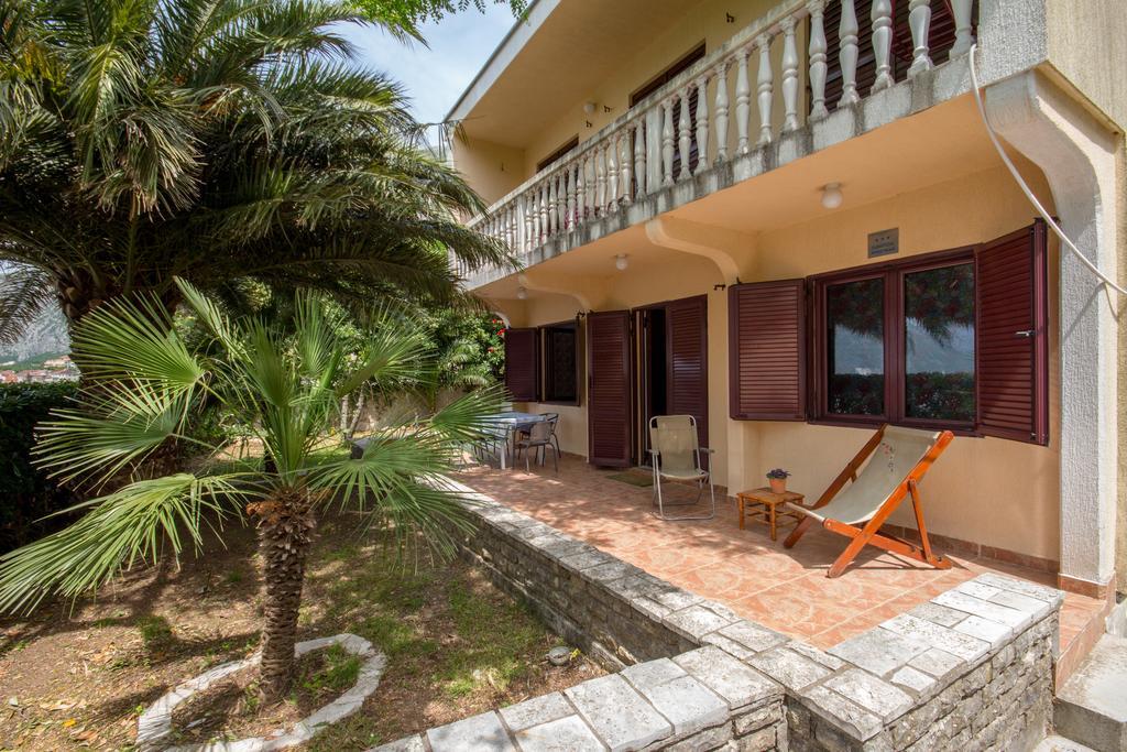 Apartments Beachfront Котор Экстерьер фото