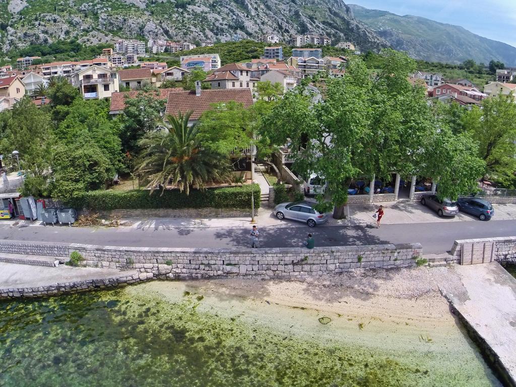 Apartments Beachfront Котор Экстерьер фото