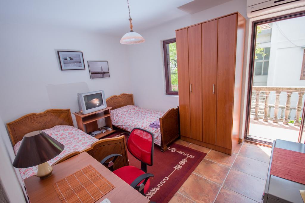 Apartments Beachfront Котор Экстерьер фото